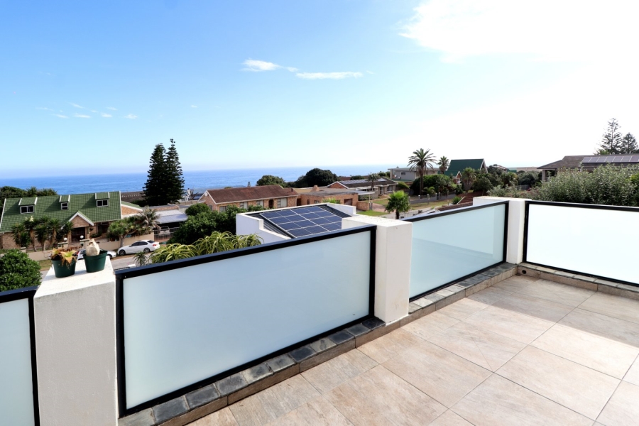 4 Bedroom Property for Sale in Seaview Eastern Cape